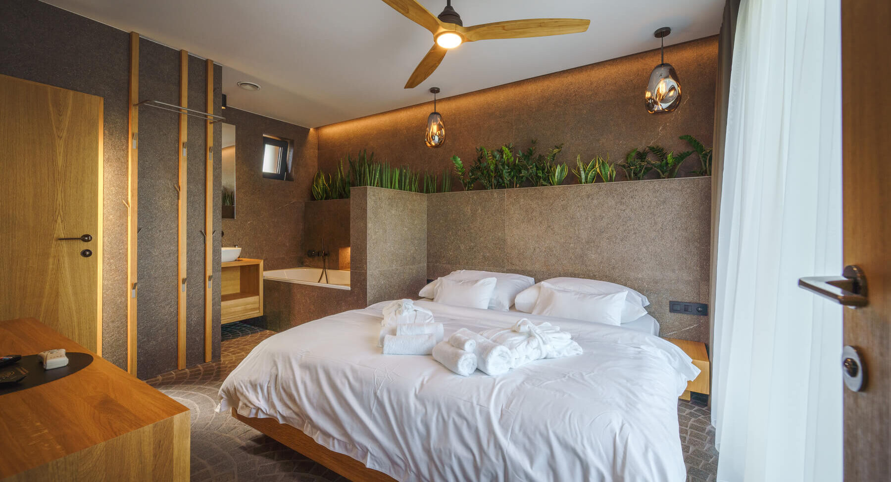 interior-of-modern-bedroom-suite-with-bath-in-luxu-2023-11-27-05-00-12-utc.jpeg